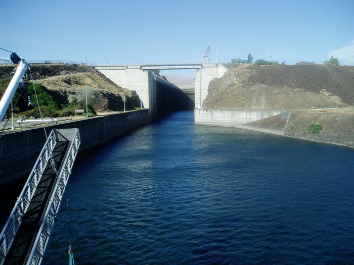 Entering a lock of The Dalles Dam