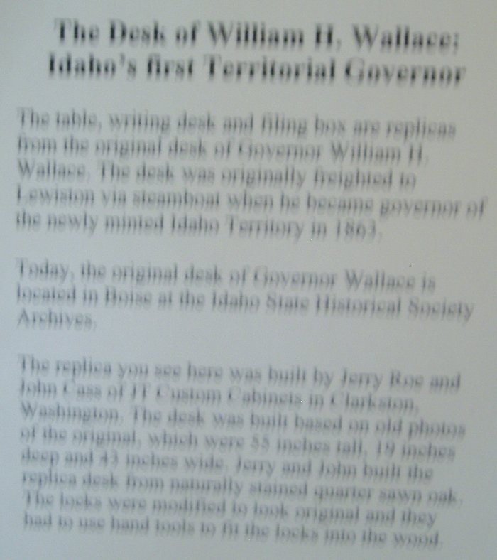 Info about Governor Wallace's desk